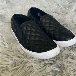 Steve Madden Quilted Slides